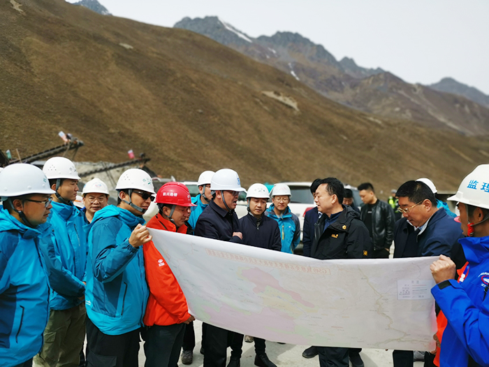 甘孜州委委員、常委、書記沈陽到九石路TJ3標(biāo)檢查指導(dǎo)工作