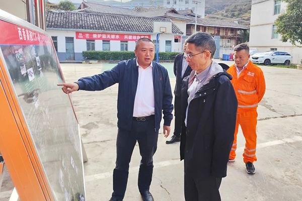 四川路橋黨委委員、監(jiān)事會主席黃衛(wèi)赴西香高速ZCB4總包部調(diào)研檢查工作